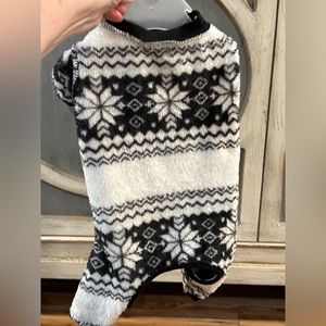Luv Gear doggie pajamas.  Black and white fleece snow flakes.  Size small.